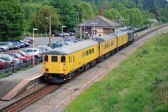 31106 on rear 4Z07 0946 Derby - Kingsland Road at Charlbury on Wednesday 26 May 2010