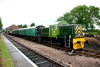 D9526 shunting stock into siding at Dunster on Friday 15 June 2007