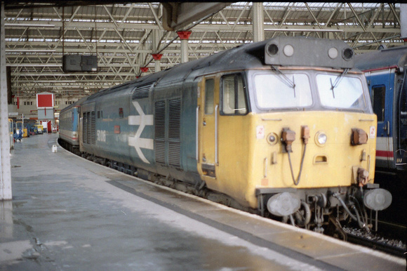 50016 2V13 1315 Waterloo - Exeter at Waterloo on Saturday 16 December 1989