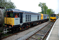 20905/20901 on rear 8X09 1142 Old Dalby - Amersham at Dorridge on Wednesday 5 May 2010