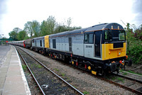 20905/20901 on rear 8X09 1142 Old Dalby - Amersham at Dorridge on Wednesday 5 May 2010