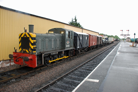 D2133 shunting wagons at Minehead on Wednesday 9 July 2008