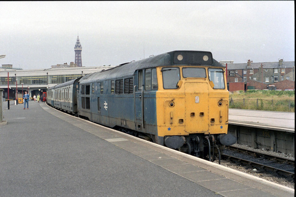 31223 2J52 1858 Blackpool North - Manchester Victoria at Blackpool North on Thursday 21 July 1988