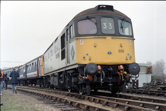 33050 1Z33 at Angerstein Wharf on Saturday 6 January 1990
