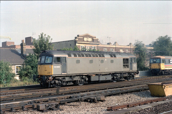 33065 at Woking on Sunday 29 September 1991