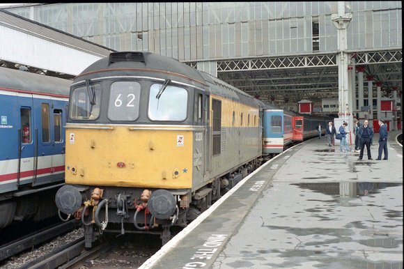33208 2V13 1255 Waterloo - Exeter at Waterloo on Sunday 29 September 1991