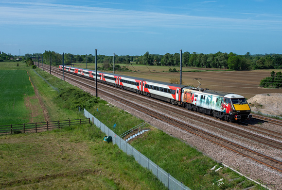 91111 1N81 0906 Kings Cross - York at Offord Cluny on Friday 27 May 2022