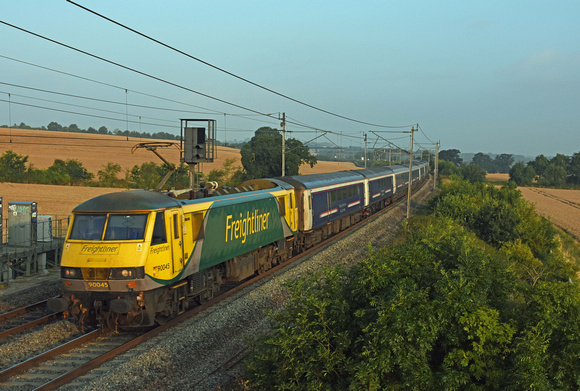 90045 1M16 2044 Inverness - Euston at Blisworth on Wednesday 17 August 2016