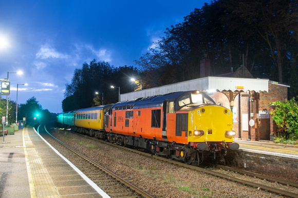 37607 leading 1Q98 1421 Cambridge - Cambridge at Reedham on Thursday 10 October 2024