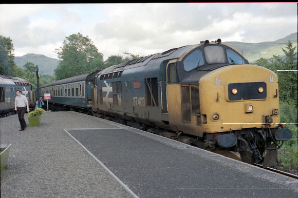 37403 1T44 1810 Oban - Glasgow Queen Street at Arrochar on Tuesday 19 July 1988