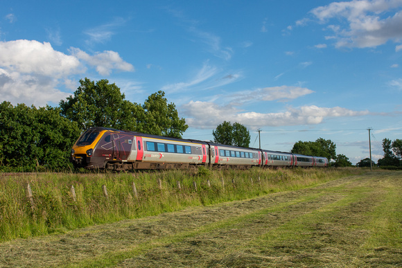 221122 1M66 1645 Bournemouth - Manchester Piccadilly at Great Bourton on Tuesday 5 July 2022