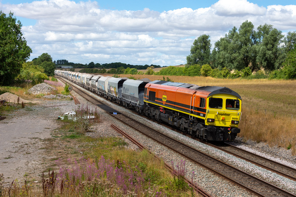 59203 6M20 1038 Whatley - St. Pancras at Crofton on Friday 5 August 2022