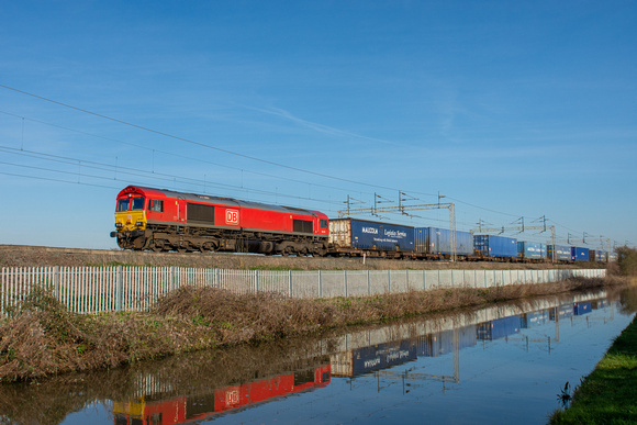 66074 4S47 1657 Daventry - Mossend at Ansty Canal on Tuesday 4 April 2023