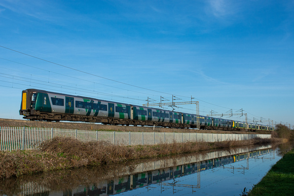 350102/350238 1U43 1646 Euston - Crewe at Ansty Canal on Tuesday 4 April 2023