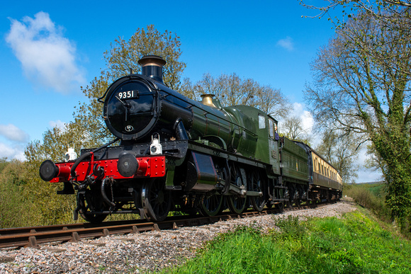 9351 2L10 1025 Minehead - Bishops Lydeard at Nethercott on Monday 1 May 2023