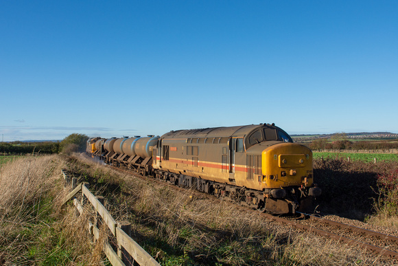 37419 tnt 37401 3J51 1000 York - York at Gristhorpe on Friday 4 November 2022