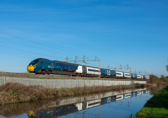 390039 1H31 1613 Euston - Manchester Piccadilly at Ansty Canal on Tuesday 4 April 2023