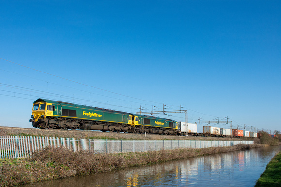 66547 (66596) 4M88 0932 Felixstowe - Ditton at Ansty Canal, Shilton on Tuesday 4 April 2023