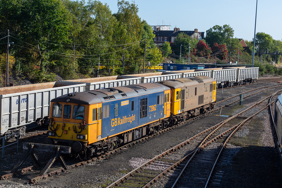 73962/73128 stabled in Tonbridge West Yard on Thursday 6 October 2022