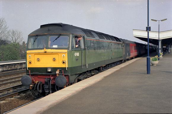 47488 1M89 1605 Portsmouth Harbour - Manchester Oxford Road at Leamington on 19 September 1999