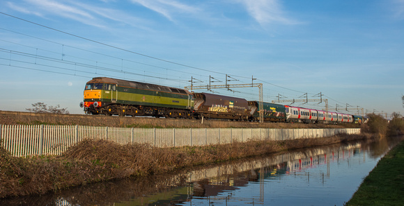 47830 (197109) 6Q51 1650 Wolverton - Crewe at Ansty Canal on Tuesday 4 April 2023