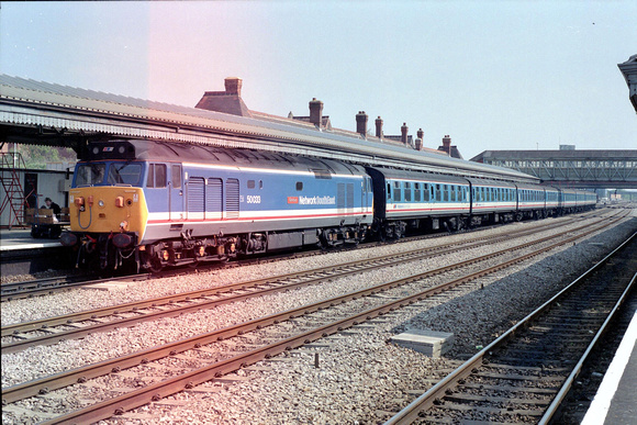 50033 1F14 1047 Paddington - Newbury at Newbury on Saturday 28 April 1990