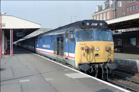 50002 1L04 0809 Salisbury - Waterloo at Woking on Wednesday 29 August 1990
