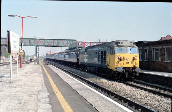 50031 1F26 1415 Paddington - Oxford at Southall on Saturday 28 April 1990