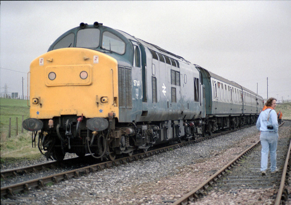 37141 1Z17 0700 Wolverhampton - Onllwyn Charter at Jersey Marine on Saturday 14 April 1990
