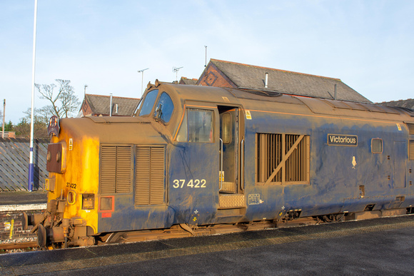 37422 tnt 37425 3J51 0950 York - York at Bridlington on Friday 15 December 2023