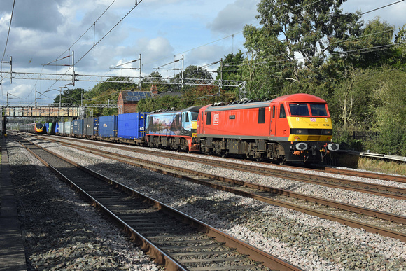 90019/90024 4M25 0607 Mossend - Daventry at Cathiron on Friday 30 September 2016