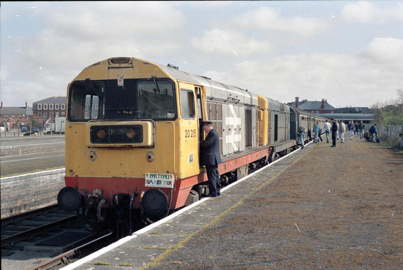 20215/20142 1E55 1038 Skegness - Sheffield at Skegness on Saturday 4 May 1991