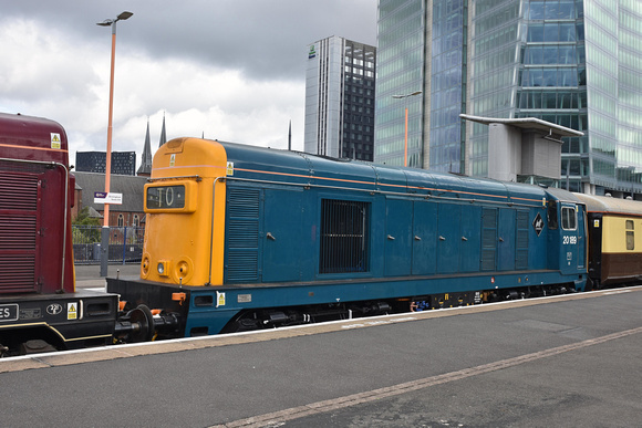 20189 1T51 1252 Stratford - Birmingham Snow Hill Charter at Birmingham Snow Hill on Sunday 8 August 2021