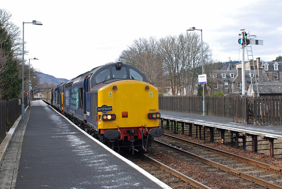 37607/37409 shunting 1Z35 1635 Pitlochry - Dumbarton Charter at Pitlochry on Sunday 31 March 2013