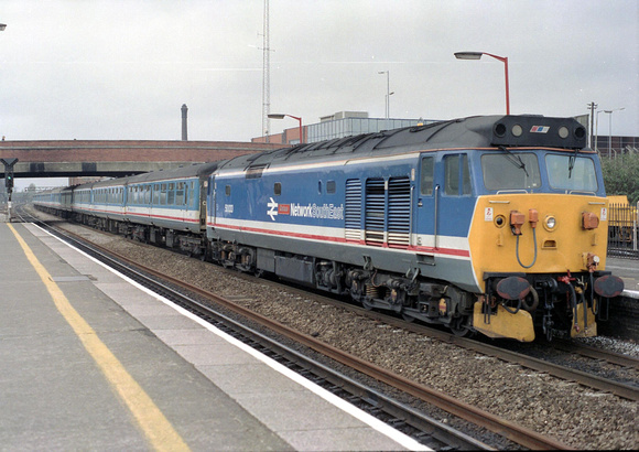 50033 1F47 1200 Oxford - Paddington at Slough on Wednesday 21 March 1990