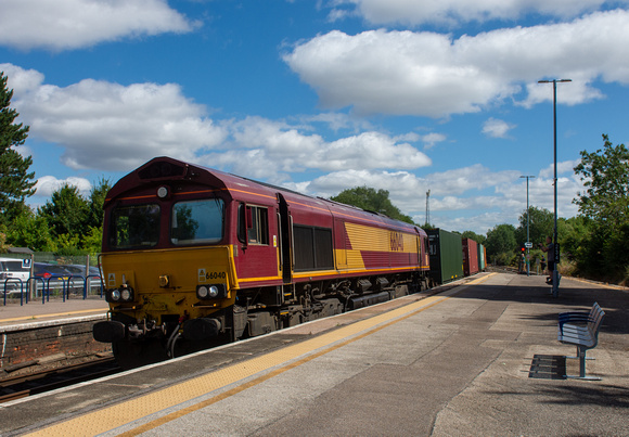 66040 4M54 0931 Southampton - East Midlands Gateway at Hatton on Friday 9 August 2024