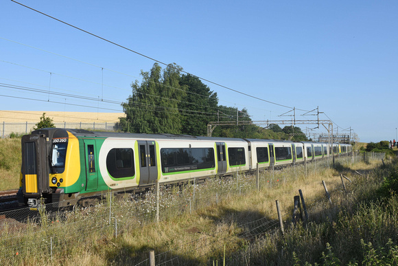 350260/350266 2N12 0710 Northampton - Euston at Old Linslade on Tuesday 23 June 2020