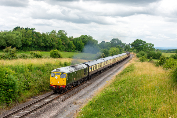 D5310 2B13 1325 Cheltenham Racecourse - Broadway at Dixton on Saturday 13 July 2024