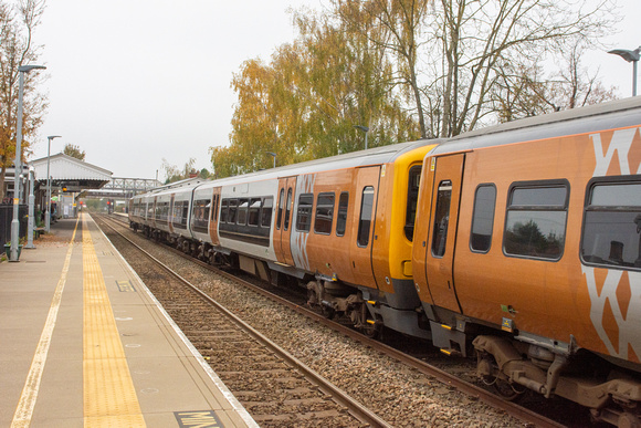 323240 5Q94 1003 Wolverton - Long Marston at Evesham on Tuesday 5 November 2024