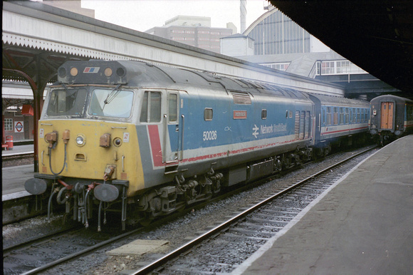 50026 1F14 1047 Paddington - Newbury at Paddington on Friday 19 January 1990