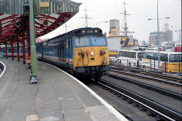 50017 1V12 1139 Portsmouth Harbour - Plymouth at Portsmouth Harbour on Tuesday 3 January 1989