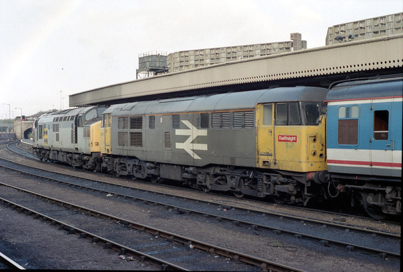 37212 (31215) 1E55 1038 Skegness - Sheffield at Sheffield on Saturday 6 October 1990