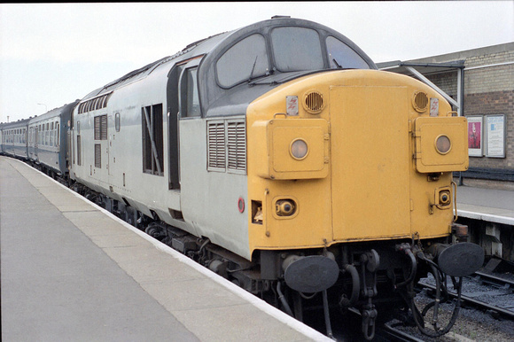 37075 1L95 0722 Newcastle - Yarmouth at Yarmouth on Saturday 24 September 1988