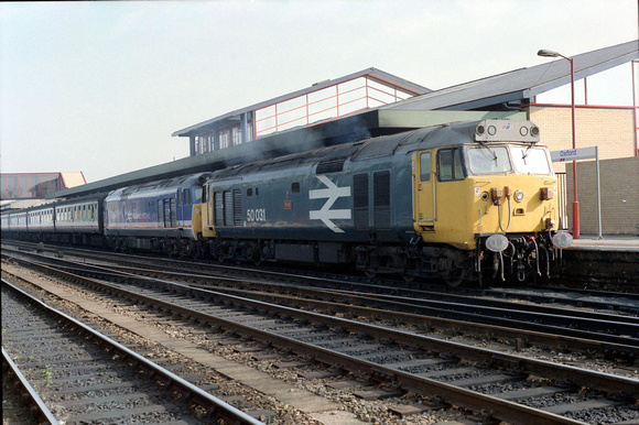 50031 (50023) 1F35 0915 Oxford - Paddington at Oxford on Saturday 28 April 1990