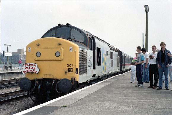 37201 1Z18 0628 Liverpool Lime Street - Onllwyn Charter at Cardiff on Saturday 28 July 1991