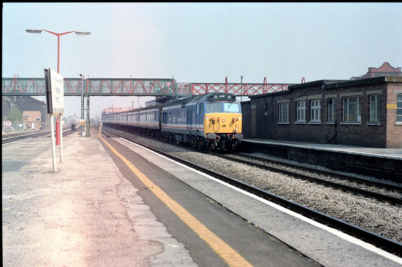 50033 1Fxx 1415 Paddington - Oxford at Southall on Saturday 21 April 1990