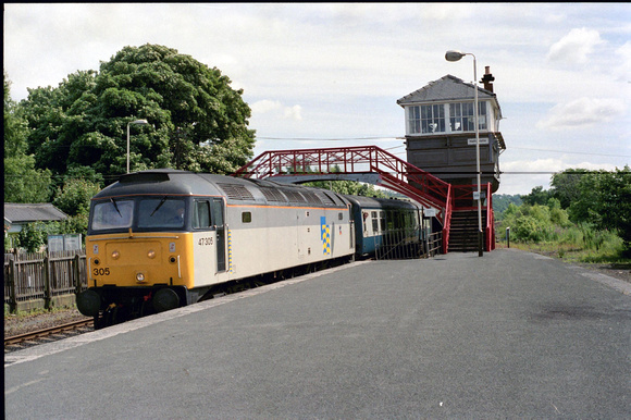 47305 2M35 1030 Newcastle - Carlisle at Haltwhistle on Saturday 8 July 1988