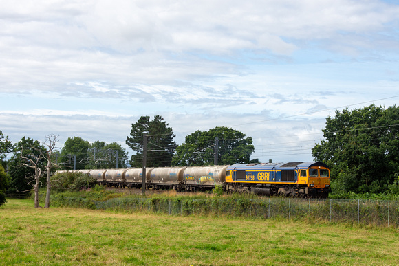 66758 6M42 0920 Avonmouth - Penyffordd at Pikes Pool, Lickey on Wednesday 7 August 2024