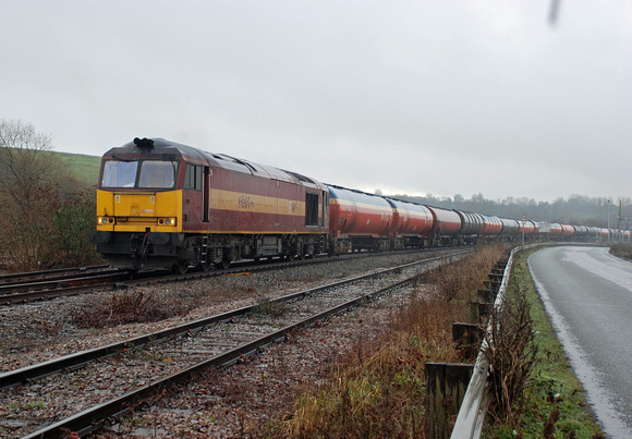 60096 shunting 6B13 0505 Robeston - Westerleigh at Westerleigh on Saturday 4 December 2010