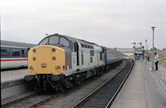 37709 1L81 0937 Leeds - Yarmouth at Yarmouth on Saturday 28 July 1990